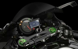 Illustration for article titled The Supercharged Kawasaki Ninja H2R Is Batshit Insane